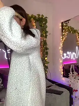 Snapshot of YouliteSllut2 chatting on 12/24/24, 02:22 YouliteSllut2 online show from 12/24/24, 02:22