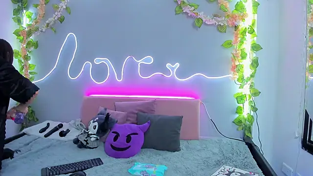 Snapshot of YouliteSllut2 chatting on 01/03/25, 08:01 YouliteSllut2 online show from 01/03/25, 08:01