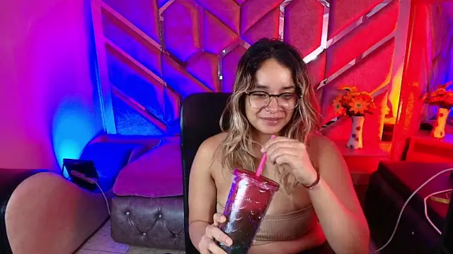 Olivia Fox69 online show from 12/18/25, 03:56