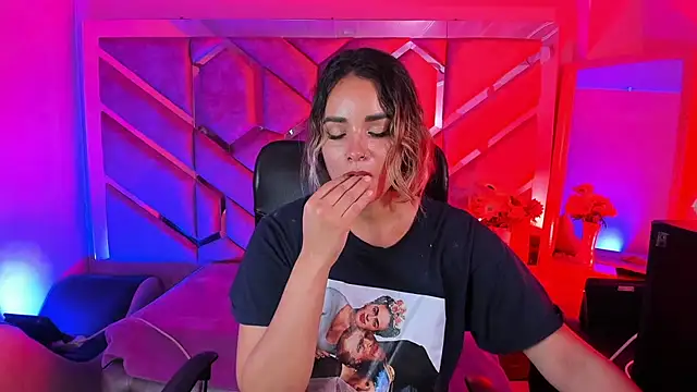 Snapshot of Olivia_Fox69 chatting on 01/16/26, 04:16 Olivia Fox69 online show from 01/16/26, 04:16