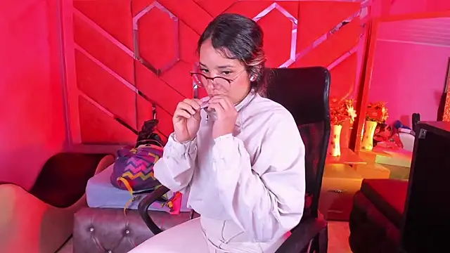 Snapshot of Olivia_Fox69 chatting on 03/13/26, 03:46 Olivia Fox69 online show from 03/13/26, 03:46