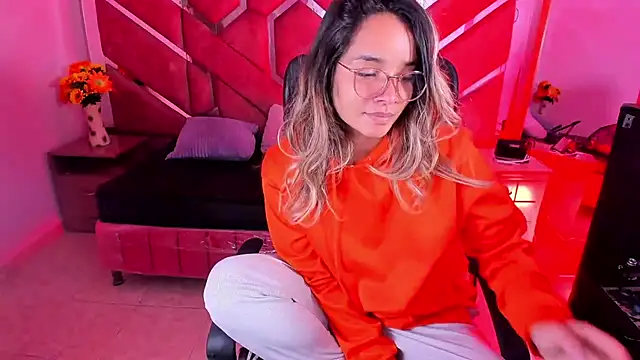 Olivia Fox69 online show from 05/05/26, 03:36