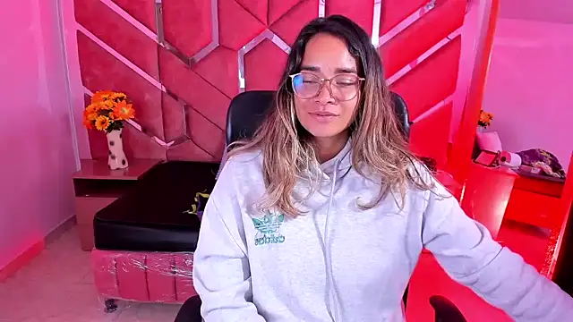 Olivia Fox69 online show from 05/06/26, 04:19