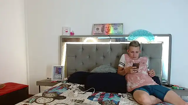 parejacaliente20154 online show from 01/11/25, 12:07