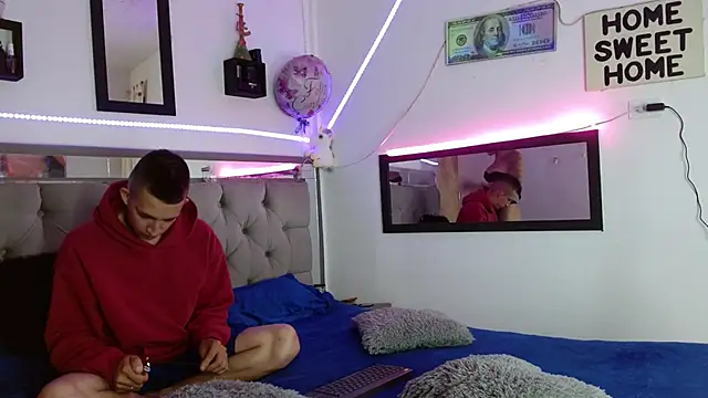 parejacaliente20154 online show from 02/28/25, 12:09