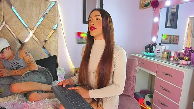 parejacaliente20154 online show from 11/05/25, 12:32