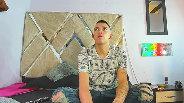 parejacaliente20154 online show from 11/08/25, 01:33