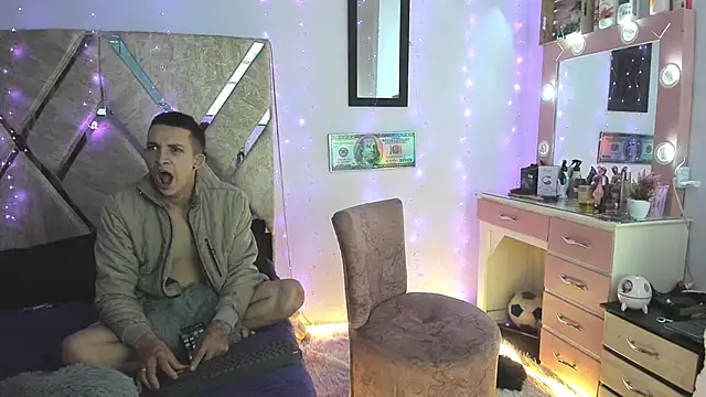 parejacaliente20154 online show from 11/24/25, 08:58