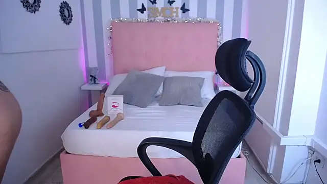 Lunna boobs online show from 09/09/25, 05:07