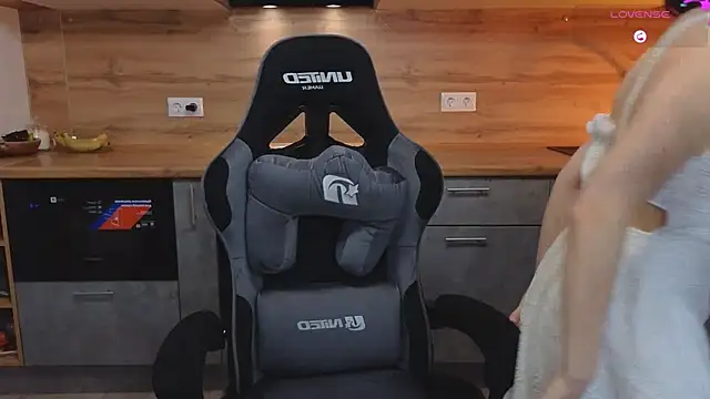 Snapshot of kiramirass chatting on 02/05/25, 04:03 kiramirass online show from 02/05/25, 04:03