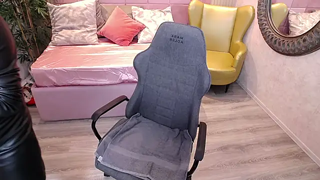 MeAmandaX online show from 10/14/25, 07:09