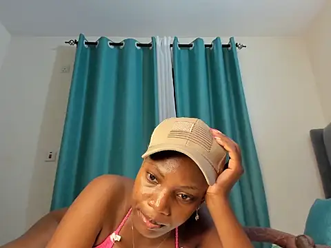 Snapshot of dolly_booty chatting on 10/09/25, 07:45 dolly booty online show from 10/09/25, 07:45