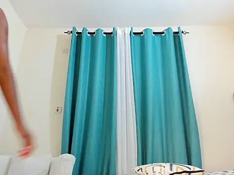 Snapshot of dolly_booty chatting on 11/02/25, 08:39 dolly booty online show from 11/02/25, 08:39