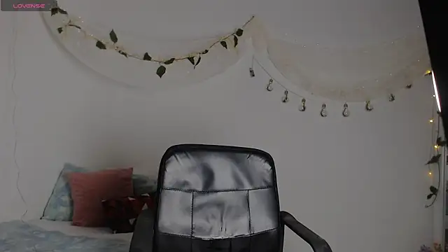 Snapshot of Keyti_Sullivan chatting on 01/11/25, 01:11 Keyti Sullivan online show from 01/11/25, 01:11