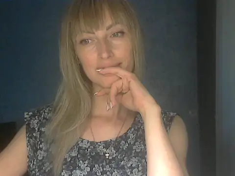 Snapshot of EffectMaya chatting on 06/15/26, 02:08 EffectMaya online show from 06/15/26, 02:08