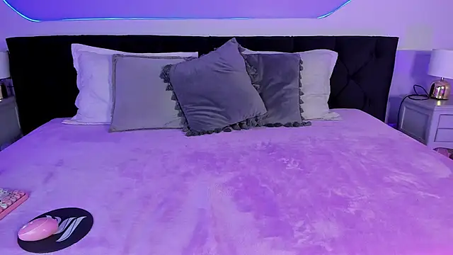 Julieta Cortes   online show from 09/19/25, 12:06