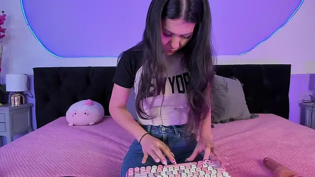 Julieta Cortes   online show from 10/20/25, 11:54