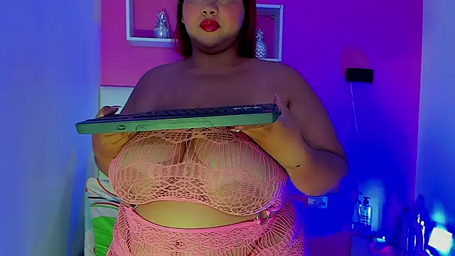 Alanna hot3 online show from 06/18/26, 08:02