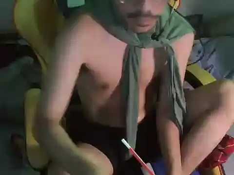 Snapshot of cloudyth1994 chatting on 12/23/24, 07:20 cloudyth1994 online show from 12/23/24, 07:20