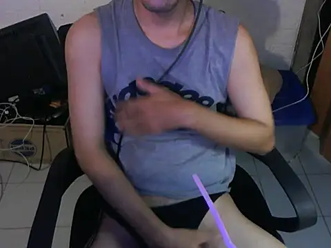 Snapshot of cloudyth1994 chatting on 10/07/25, 03:25 cloudyth1994 online show from 10/07/25, 03:25