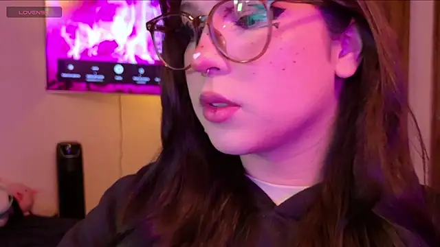 Snapshot of Yuri_Stars chatting on 03/18/26, 02:26 Yuri Stars online show from 03/18/26, 02:26