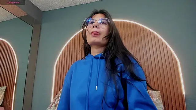 NayeCloud online show from 11/20/25, 03:39