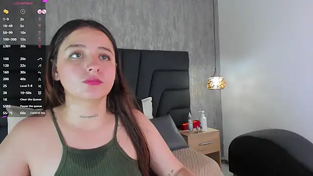 Snapshot of Sabrina_Lennox chatting on 02/22/25, 01:44 Sabrina Lennox online show from 02/22/25, 01:44