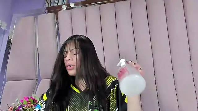 Sasha Petitte online show from 12/21/25, 03:57