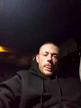 Snapshot of dadyyD95 chatting on 02/04/25, 04:48 dadyyD95 online show from 02/04/25, 04:48