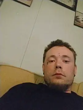 Snapshot of dadyyD95 chatting on 03/25/26, 08:31 dadyyD95 online show from 03/25/26, 08:31