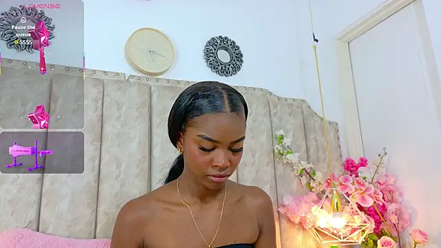 Snapshot of ShanelWest chatting on 10/09/25, 01:31 ShanelWest online show from 10/09/25, 01:31