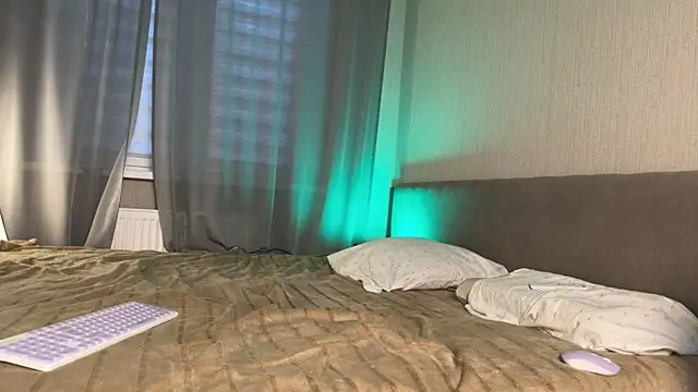 weshycouple online show from 10/20/25, 07:14