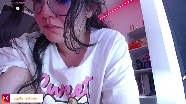 NewAgatha Bolton online show from 01/10/25, 04:22