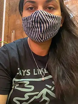 Snapshot of HaaniKaur chatting on 01/15/25, 07:48 HaaniKaur online show from 01/15/25, 07:48