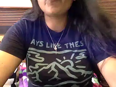 Snapshot of HaaniKaur chatting on 10/13/25, 08:25 HaaniKaur online show from 10/13/25, 08:25