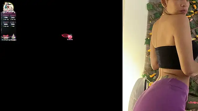 Snapshot of sara_smith45 chatting on 12/23/24, 06:16 sara smith45 online show from 12/23/24, 06:16