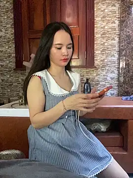 Snapshot of LiLi-Kirix99 chatting on 06/04/26, 04:18 LiLi-Kirix99 online show from 06/04/26, 04:18