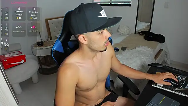 mateoleonee online show from 10/11/25, 08:18