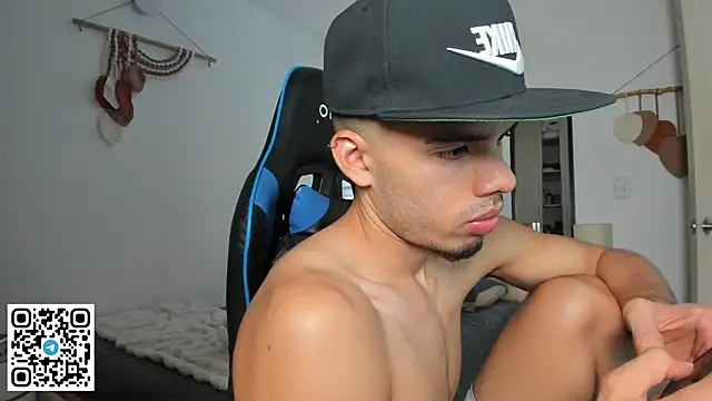 Snapshot of mateoleonee chatting on 01/06/26, 04:32 mateoleonee online show from 01/06/26, 04:32