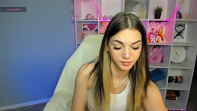 Hellen Moore online show from 12/30/24, 12:11