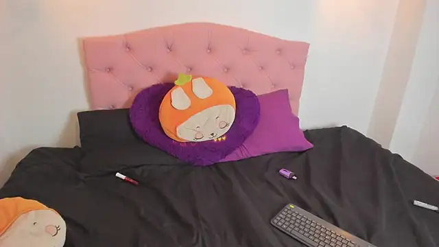 Ema Stone65 online show from 12/23/24, 10:23