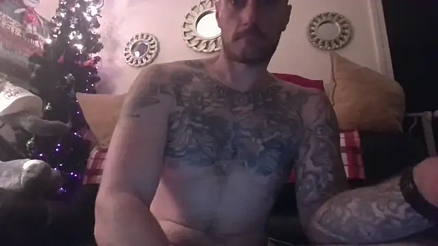 Snapshot of UnCuTupTheBuTT chatting on 10/25/25, 04:53 UnCuTupTheBuTT online show from 10/25/25, 04:53