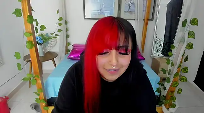 lussyevans24 online show from 02/07/25, 10:29