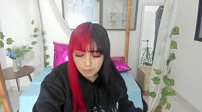 lussyevans24 online show from 02/08/25, 07:26