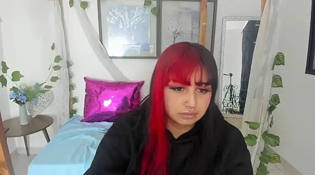 lussyevans24 online show from 02/08/25, 10:29