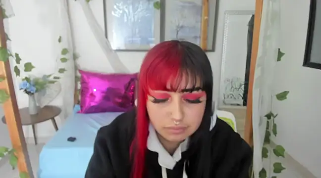 lussyevans24 online show from 02/09/25, 08:33