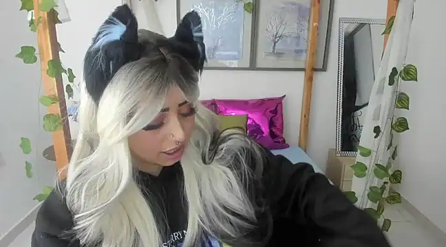 lussyevans24 online show from 02/12/25, 02:56