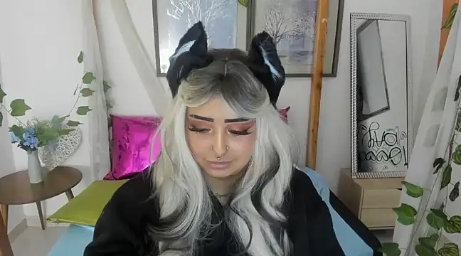 lussyevans24 online show from 02/12/25, 07:02