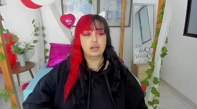 lussyevans24 online show from 02/17/25, 10:40