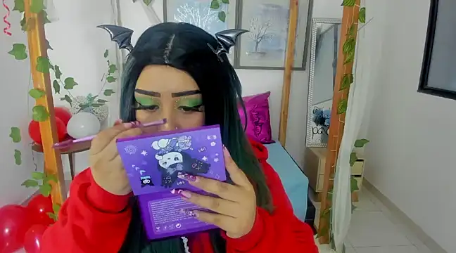 lussyevans24 online show from 02/19/25, 04:44